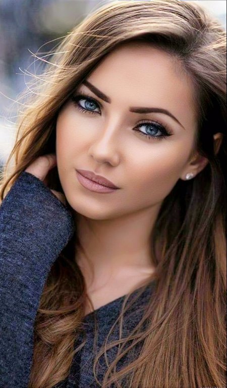 Красивая женщина