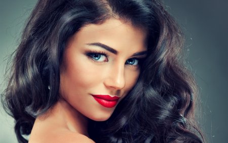 Красивые брюнетки