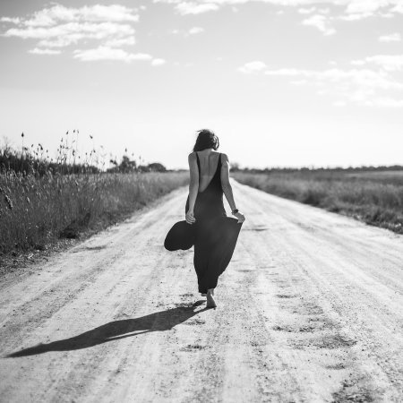 Девушка уходит