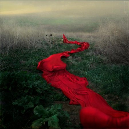 Женщина в Красном