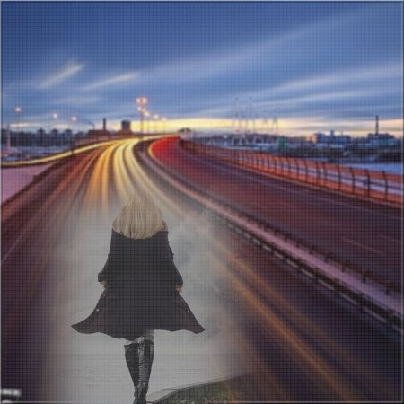 Девушка идет по дороге