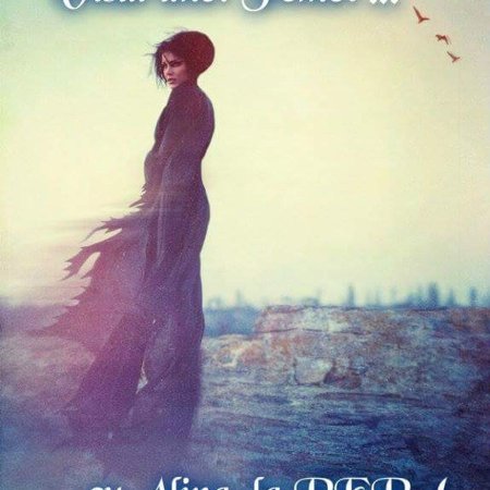 Уходящая девушка