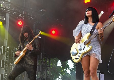Khruangbin басистка