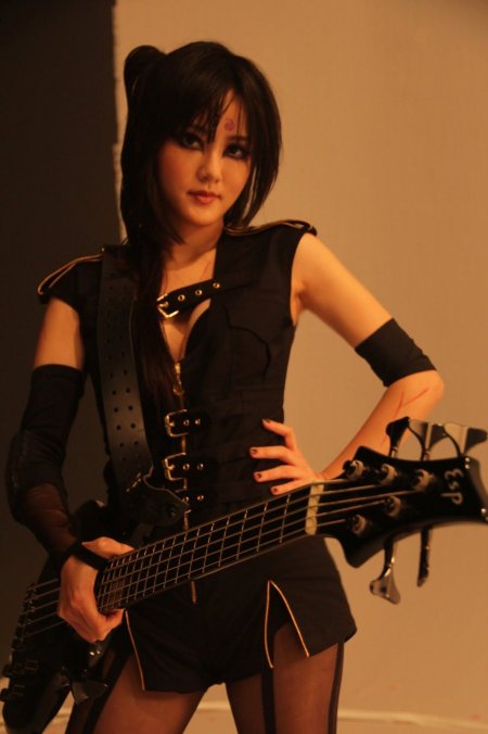 Chthonic басистка