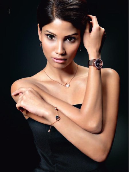 Девушка и часы