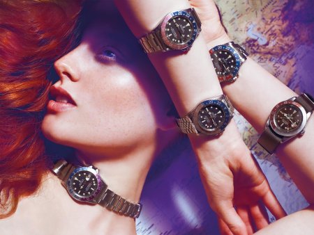 Девушка с часами