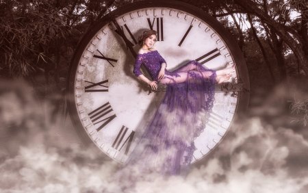 Девушка с часами