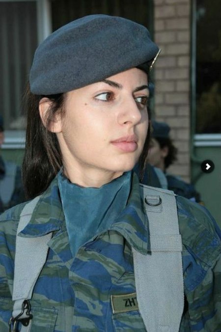 Женщины военные