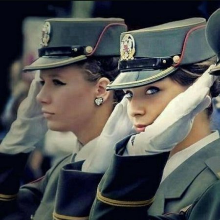 Женщина в мундире