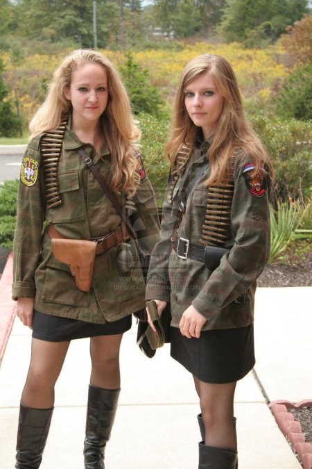 Женщины военные