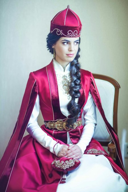 Мадина Саральп платья