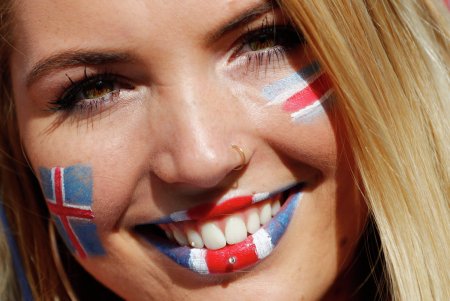 Исландские фанатки