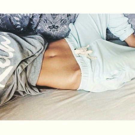 Лежа на животе