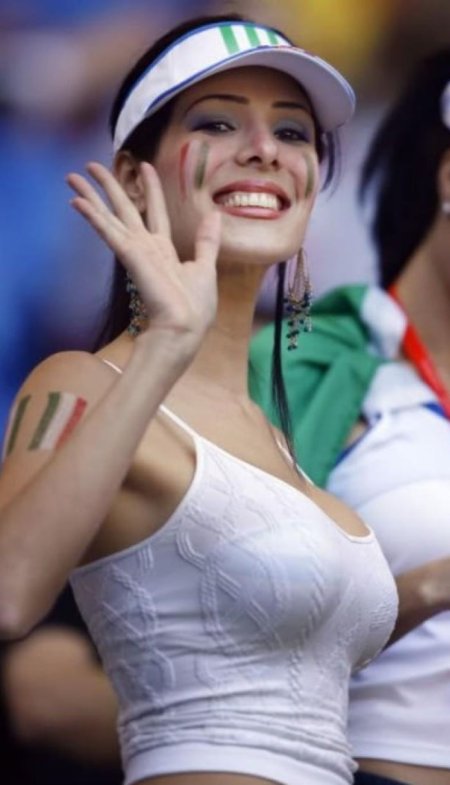 Болельщицы сборной Италии