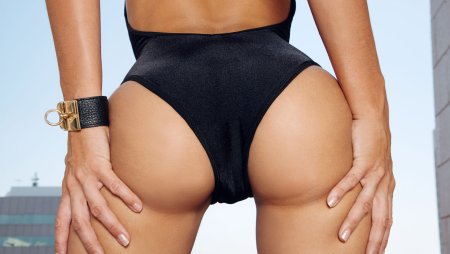 Женские ягодицы