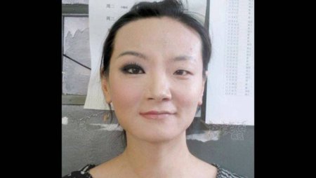 Китаец с узкими глазами