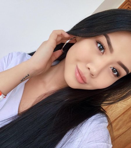 Айжан Асемова без макияжа