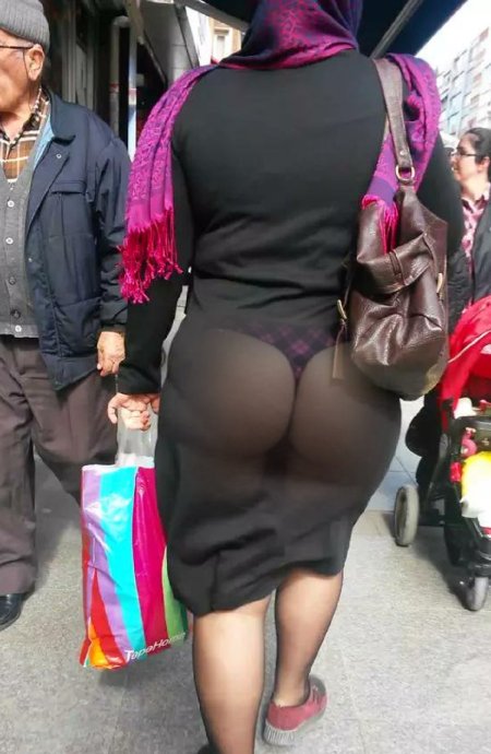 Толстый зад в платье