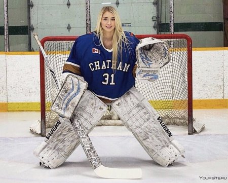 Хоккеистка Микайла демайтер