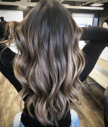 Пепельный балаяж на каштановые волосы