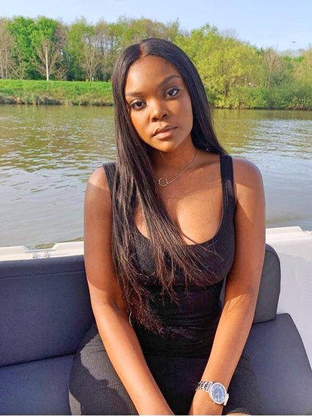 Смуглая девочка