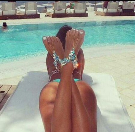 Красивые загорелые ножки