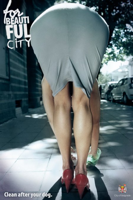 Женщина наклоняняется