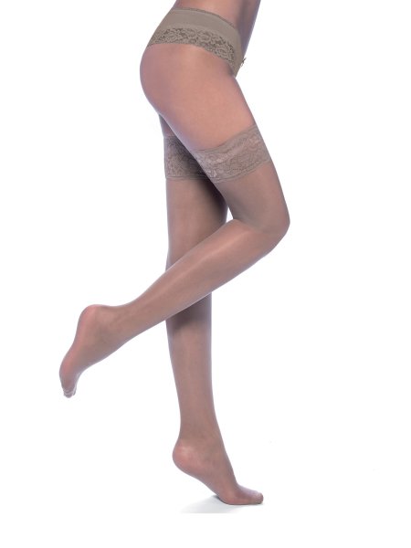 Бежевые чулки с черной резинкой