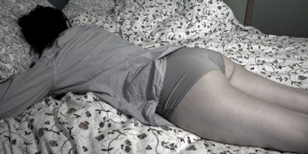 Спящие взрослые женщины