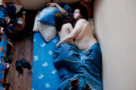 Девушка спит