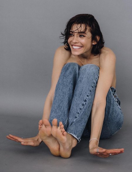 Алина Астровская ножки