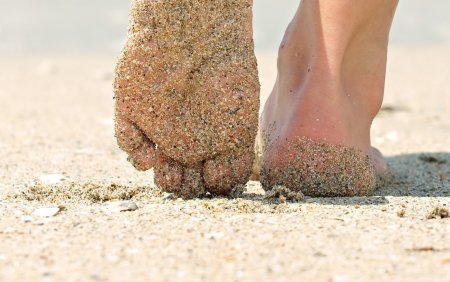 Ноги в песке
