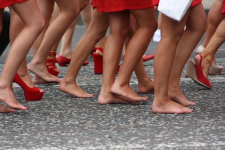 Босые женщины