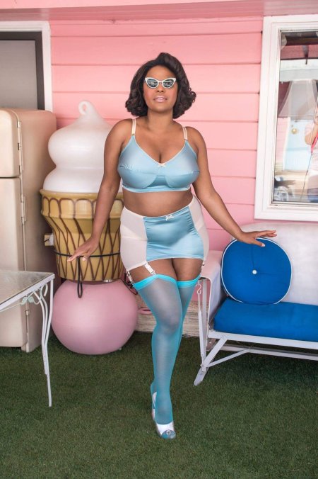 Пышные дамы в рейтузах