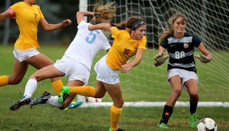 Стенка в женском футболе