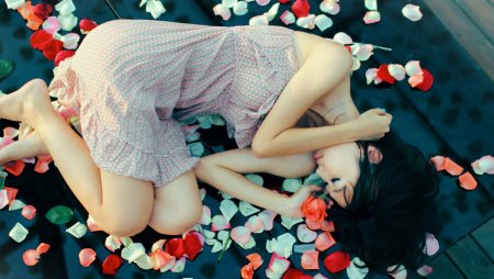 Китаянка спит