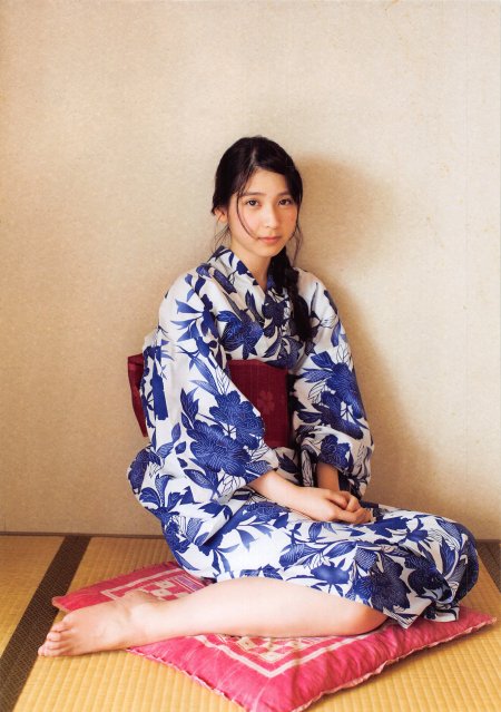 Японская девушка в кимоно