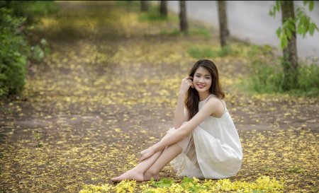 Азиатские девушки босиком