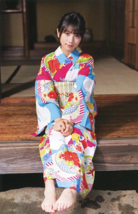 Босая в кимоно