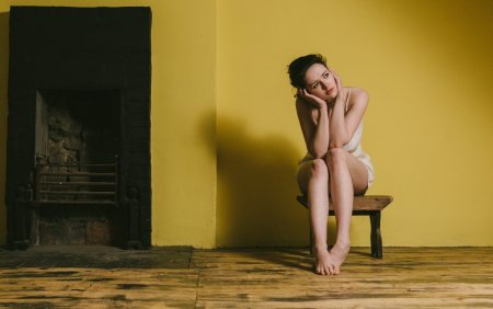 Натурщица в студии