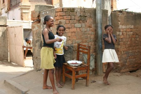 Босая африканка