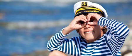 Мальчик в тельняшке