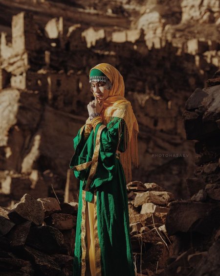 Горянки Дагестана в национальной одежде