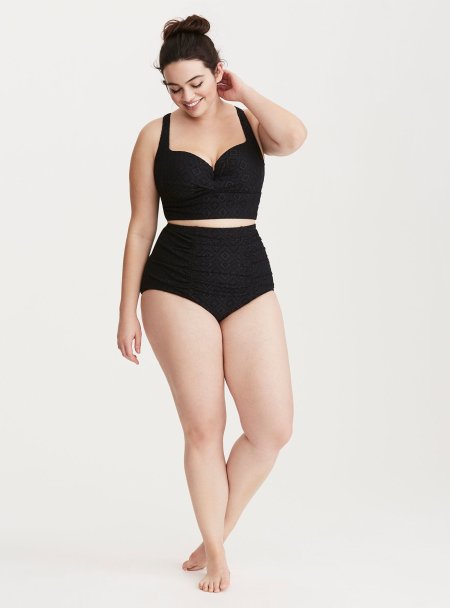 Полная фигура девушки