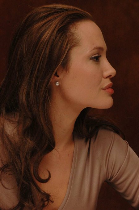 Анджелина Джоли профиль лица
