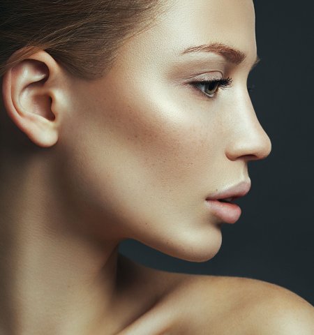 Красивый женский нос