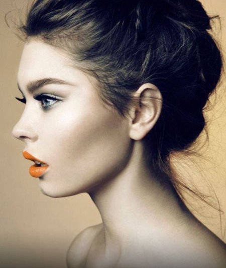 Красивый профиль лица девушки