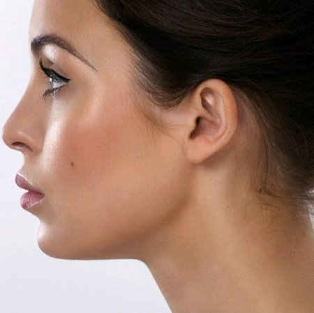 Красивый женский нос