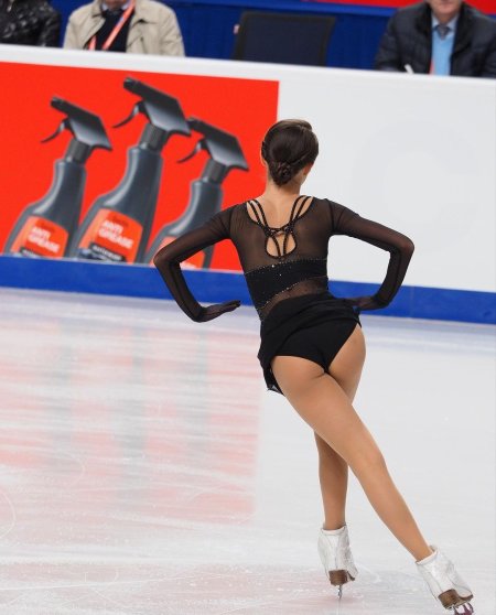 Аня Щербакова фигуристка