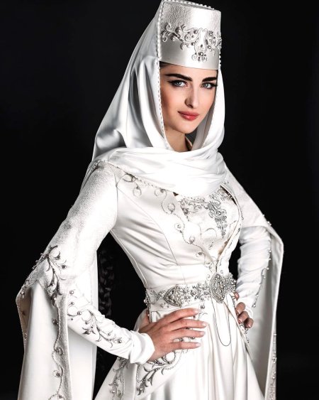 Сальма Галаева в хиджабе